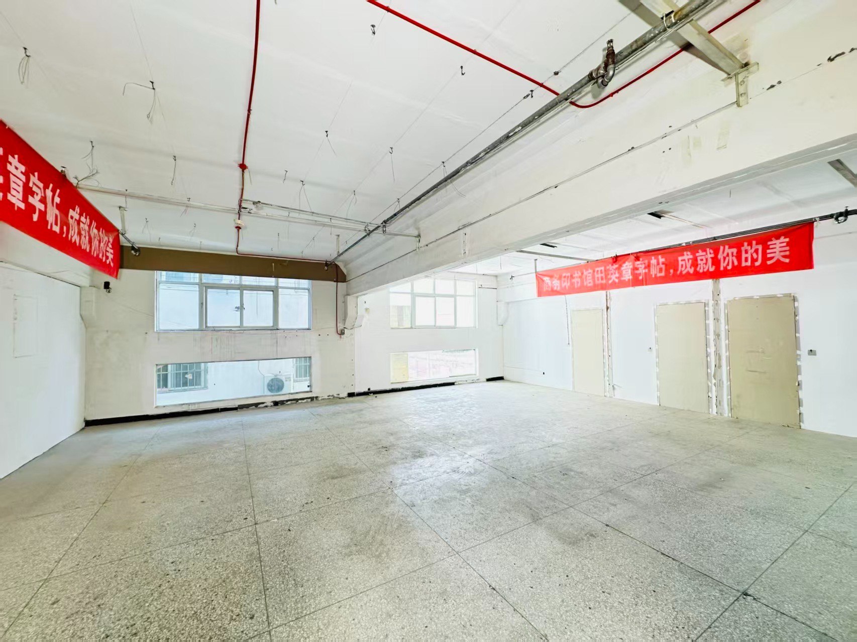 马盘线(中窑段)重点吸引人工智能应用、数字经济、电商直播、智能制造服务、软件开发、科技创新企业及创业团队入驻